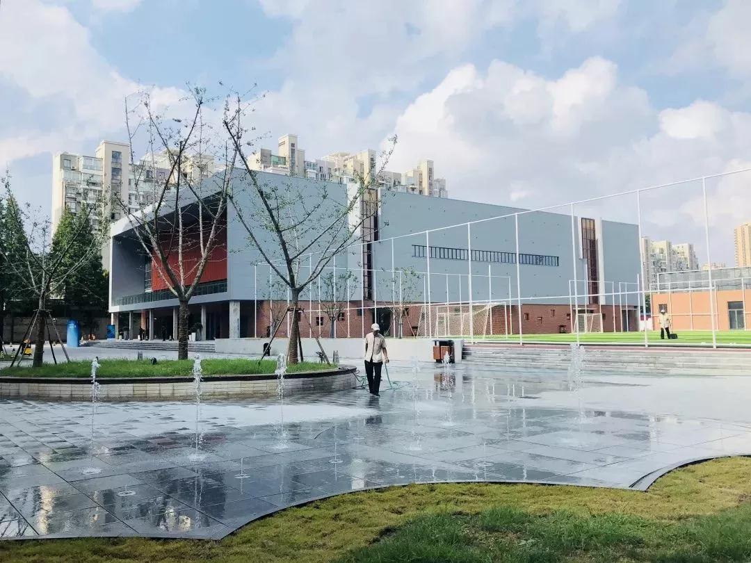 上海市体育局局长徐彬一行调研宝山新业坊源创