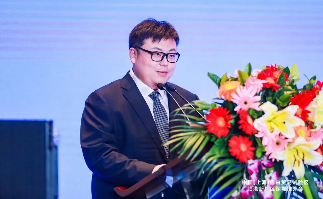 临港科技城公司总经理助理 乔鹏主持会议