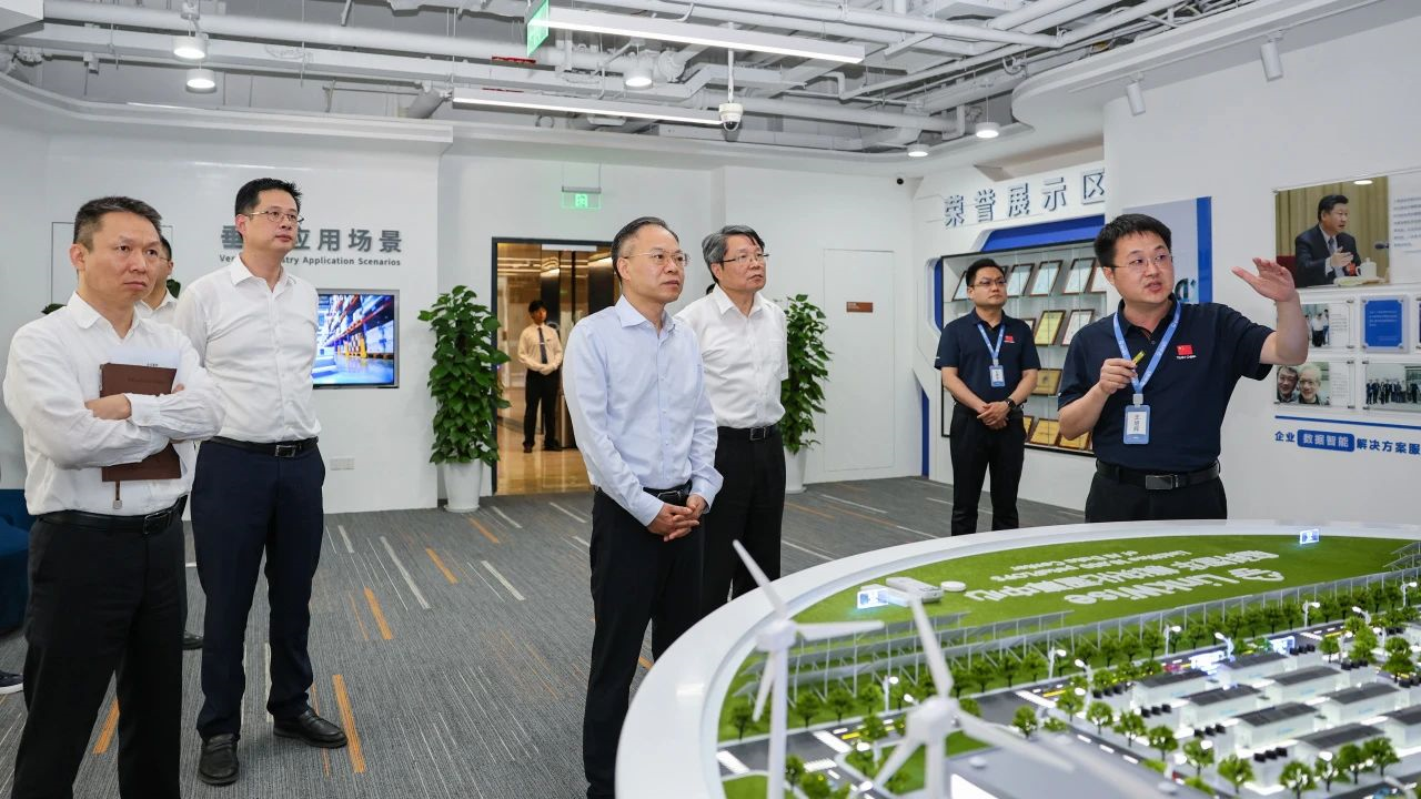 聚焦数据经济产业创新发展，临港新片区管委会领导专题调研国际数据经济产业园