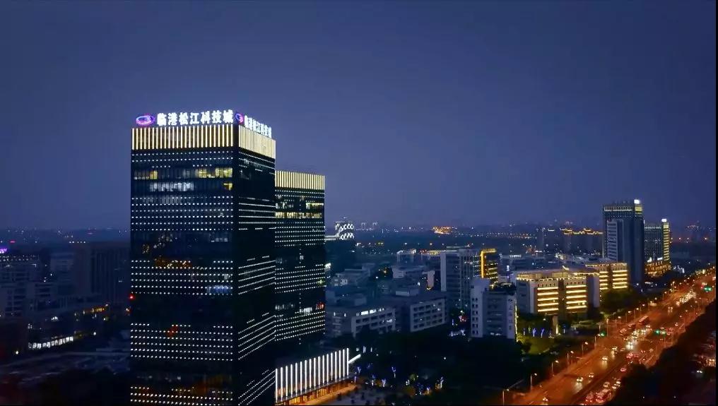 临港集团15年15人丁桂康