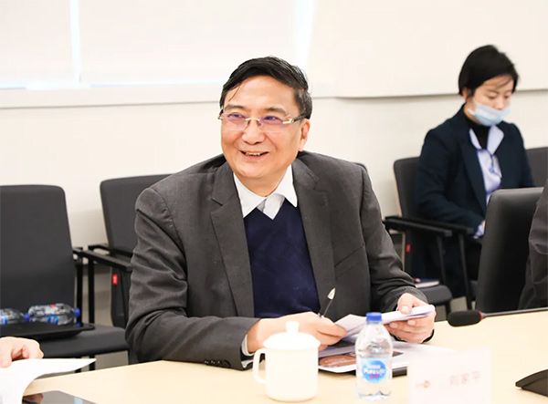 打造城市更新典范普陀区与临港集团共商桃浦智创城和