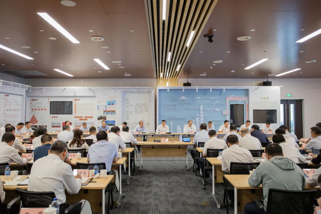 临港集团召开2025年半年度工作会暨“十五五”规划研究成果汇报会