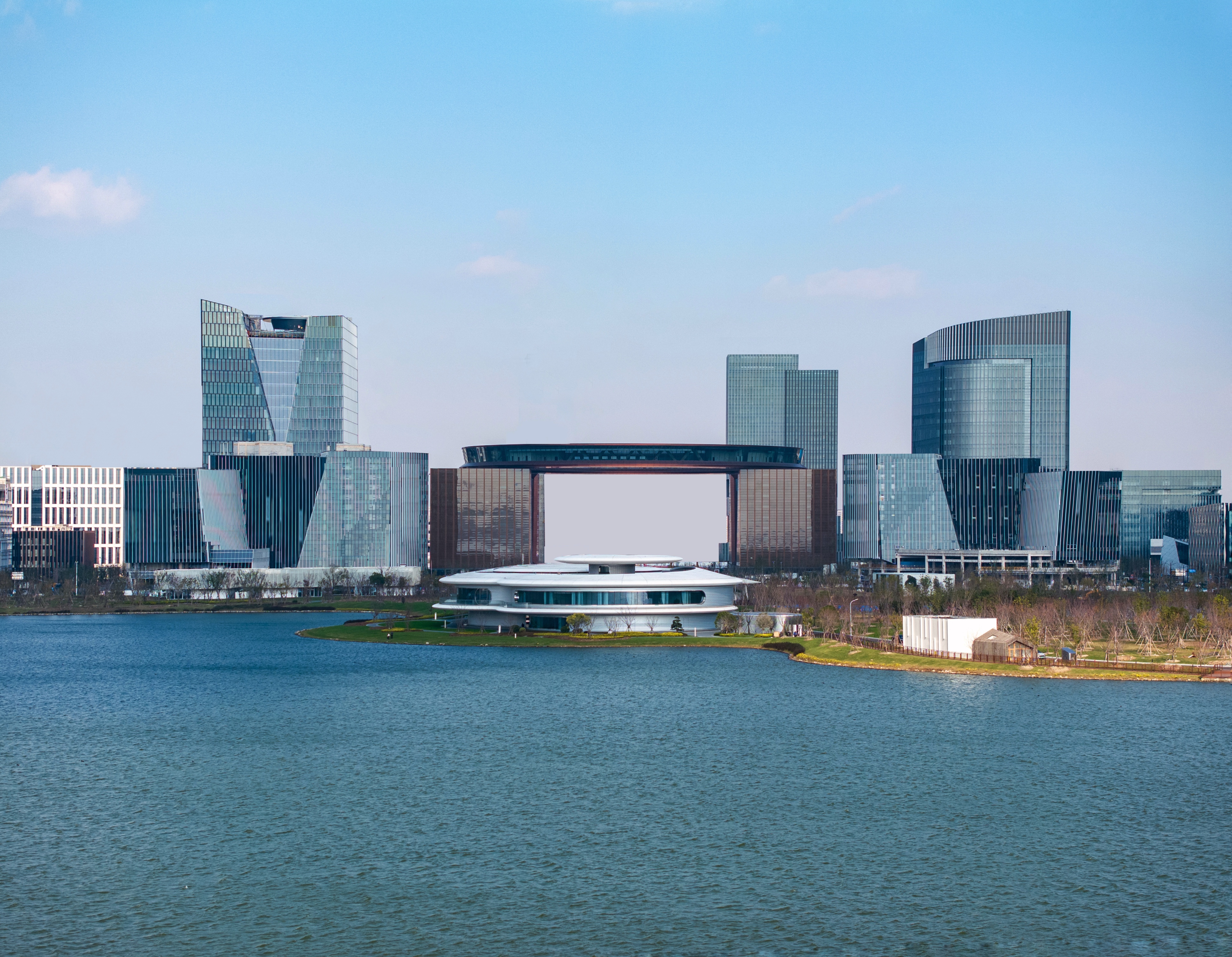 滴水湖金融湾崛起为上海金融业第三极