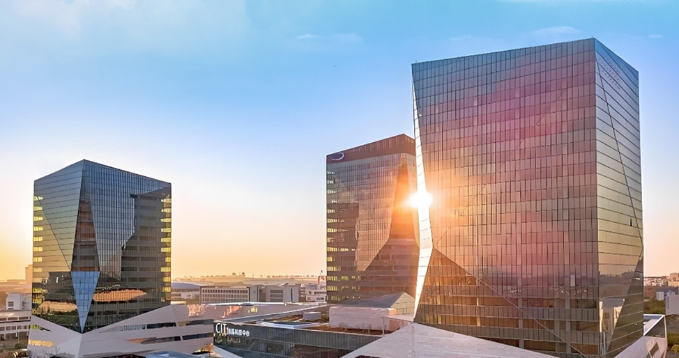 2025年，临港集团服务性收入同比增长超30%——服务创造价值 集成赋能发展