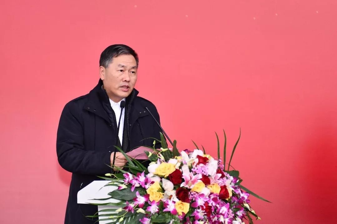 华谊集团党委书记,董事长刘训峰致辞