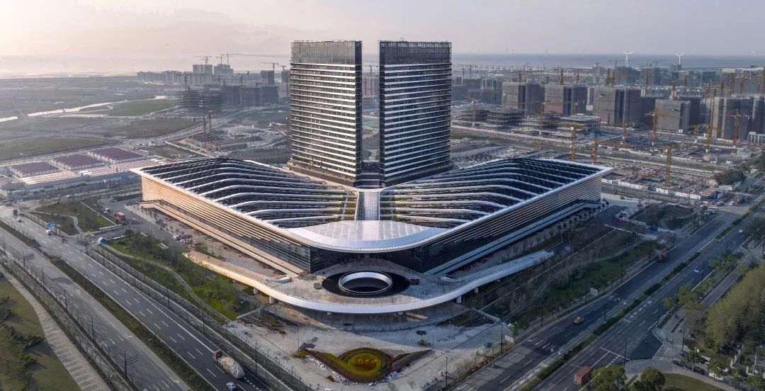 什么是有设计感的建筑来临港集团看看