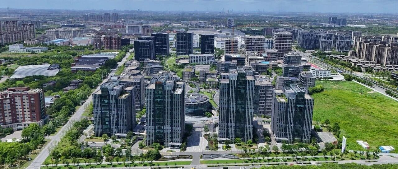 “聚贤引智 筑梦启航”奉贤海归小镇周年庆暨项目签约仪式举行